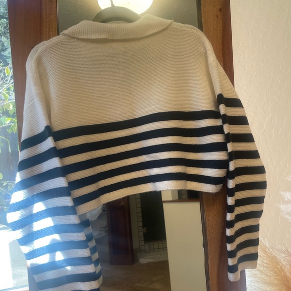 Crescent Striped Crop Sweater - Picture 5 of 6